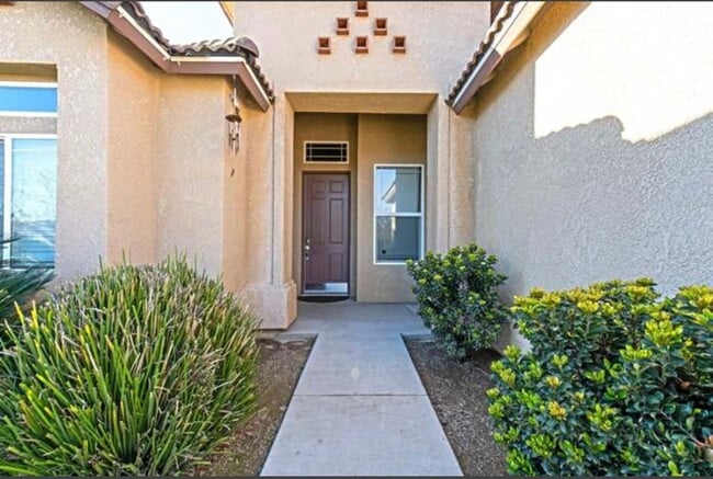 Foto del edificio - Charming 3 bedroom Home in Kerman for Lease!!
