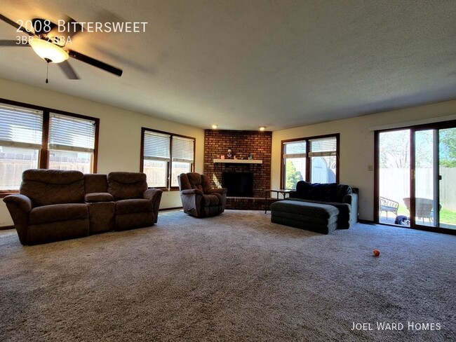Building Photo - Gorgeous 3 Bed, 2 Bath Home with Fenced In...