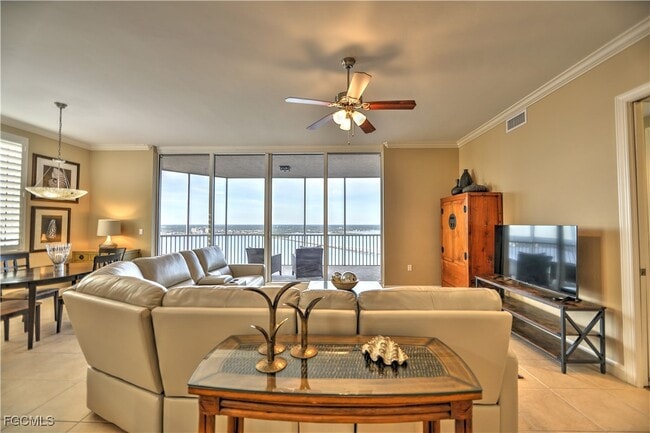 Foto del edificio - 2104 W First St