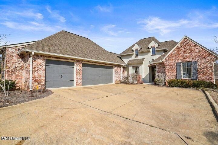 Foto principal - 102 Cypress Lake Blvd S