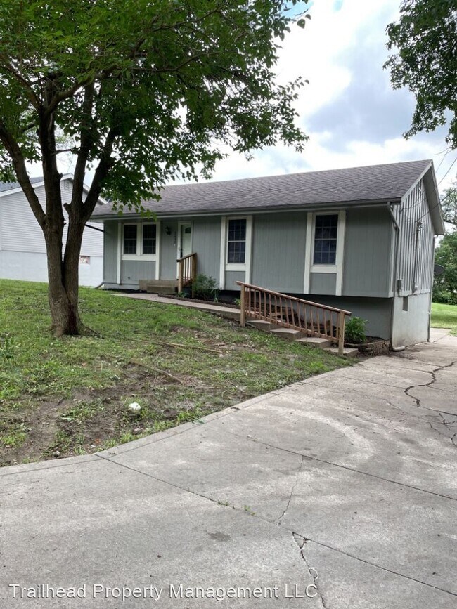 Building Photo - 3 br, 2 bath House - 3215 NE 56th Terrace