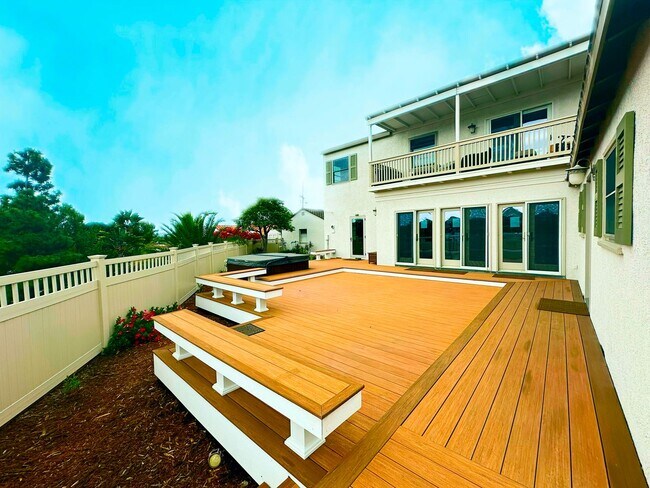 Building Photo - Huge Loma Portal House