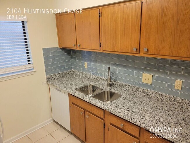 Building Photo - 2104 Huntingdon Chase