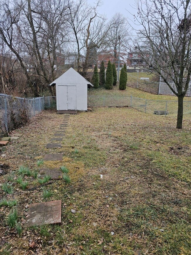 Building Photo - 247 Evergreen Ave