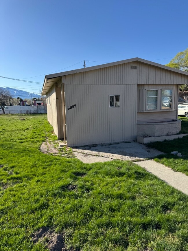 Building Photo - 6959 Flamingo Way
