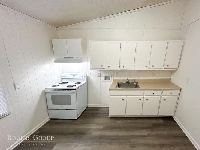 Foto del edificio - #450 - 100-102 Dent Ln Duplex