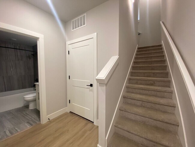 Building Photo - 3 Bedroom Westmorland Townhome!!