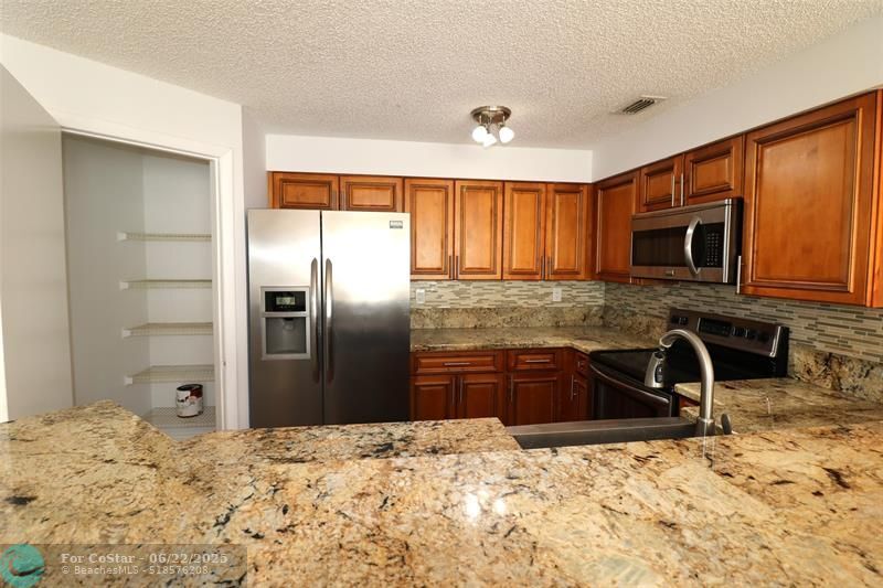 Foto principal - 2445 SW 18th Terrace