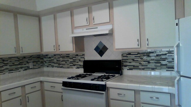 Foto del edificio - Non age restricted townhome available    V...