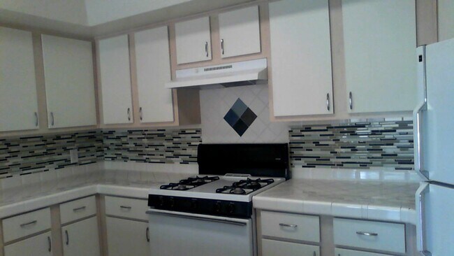 Building Photo - Non age restricted townhome available    Valley Verde Townhome Green Valley Arizona