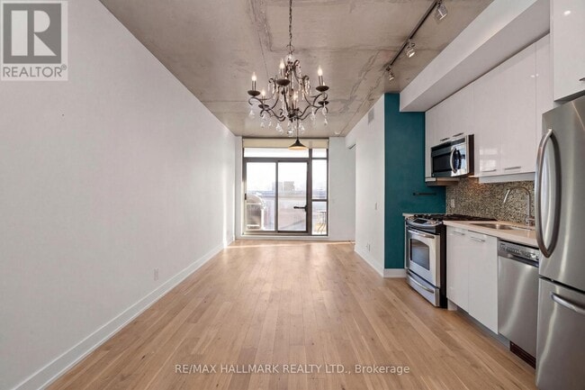 Building Photo - 2 Gladstone Ave