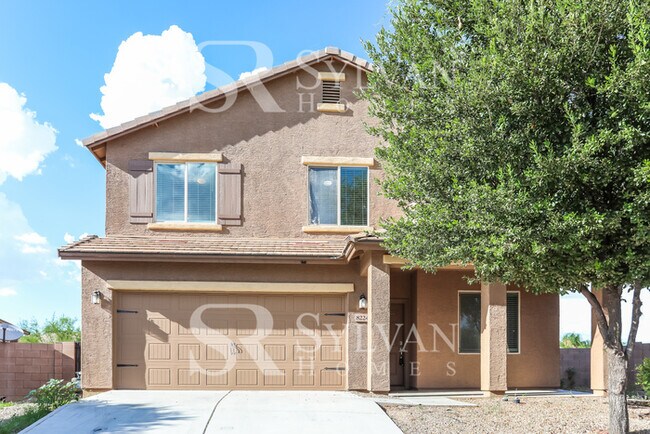 Building Photo - The living is easy in this 5 bedroom, 3 ba...