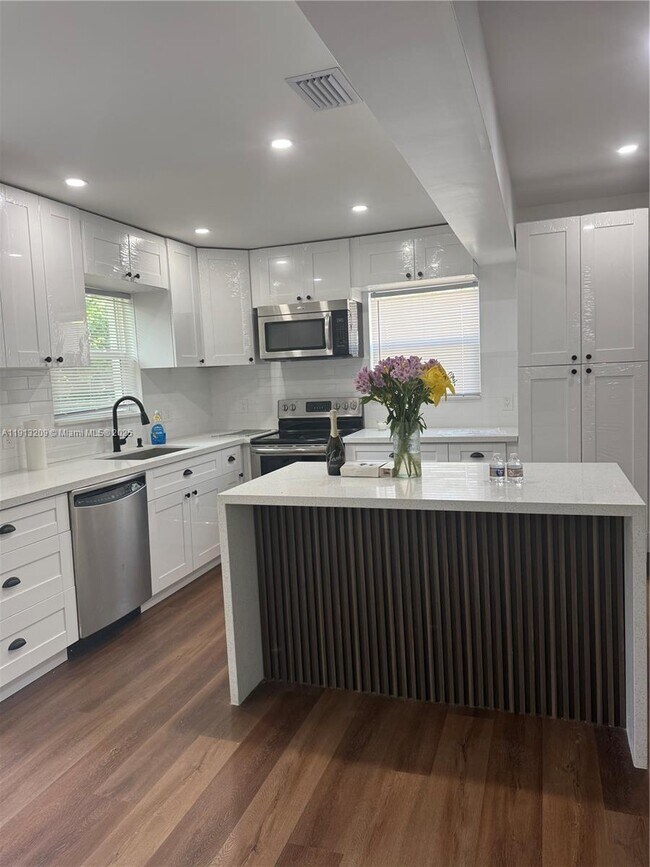 Foto del edificio - 5636 NW 4th Ave