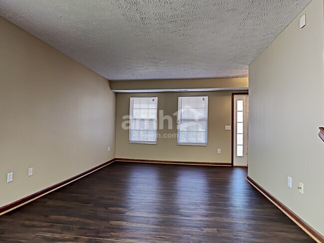 Foto del edificio - 11205 Cowan Lake Court