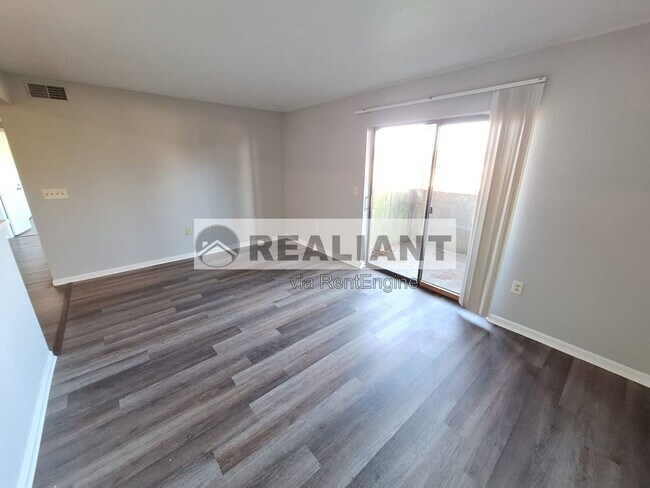 Foto del edificio - 904 Amhurst Dr