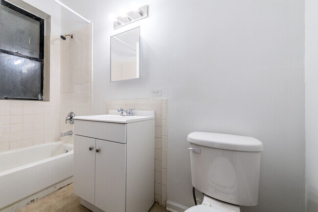 Foto del edificio - 5556-5576 W Jackson Blvd