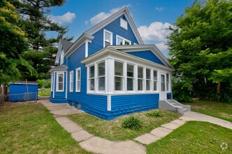 Building Photo - 2123 N Sheridan Ave