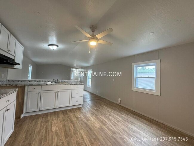 Building Photo - 108 D St
