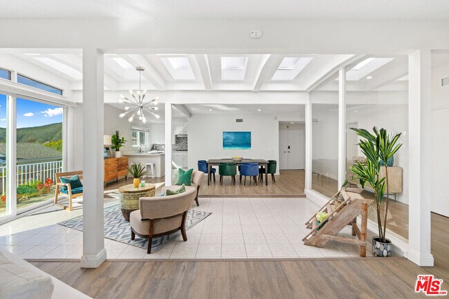 Building Photo - 3636 Oceanhill Way