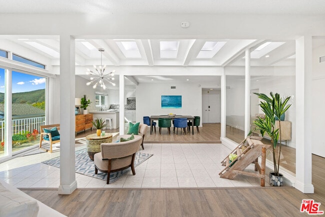 Foto del edificio - 3636 Oceanhill Way