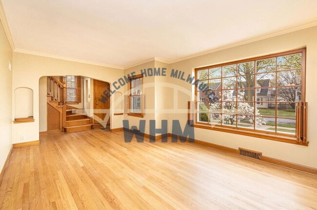 Building Photo - 5249 N Shoreland Ave