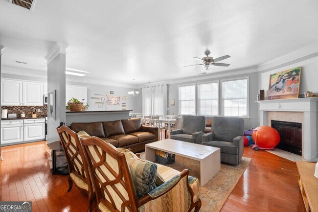 Foto del edificio - 605 Lofty Ln