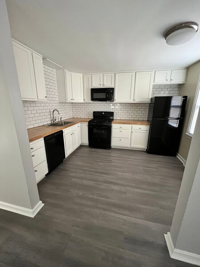 Foto del edificio - 5023 Forest Park Pl