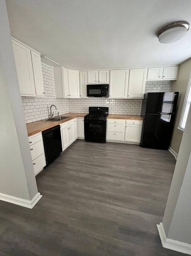 Building Photo - 5023 Forest Park Pl