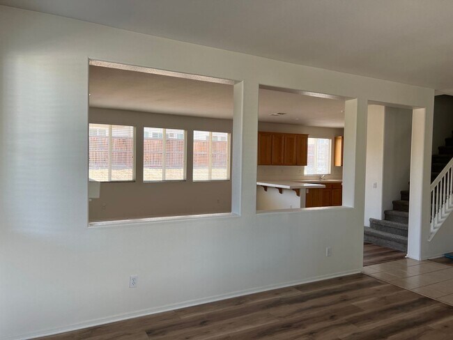 Building Photo - Beautiful home in central location of Victorville