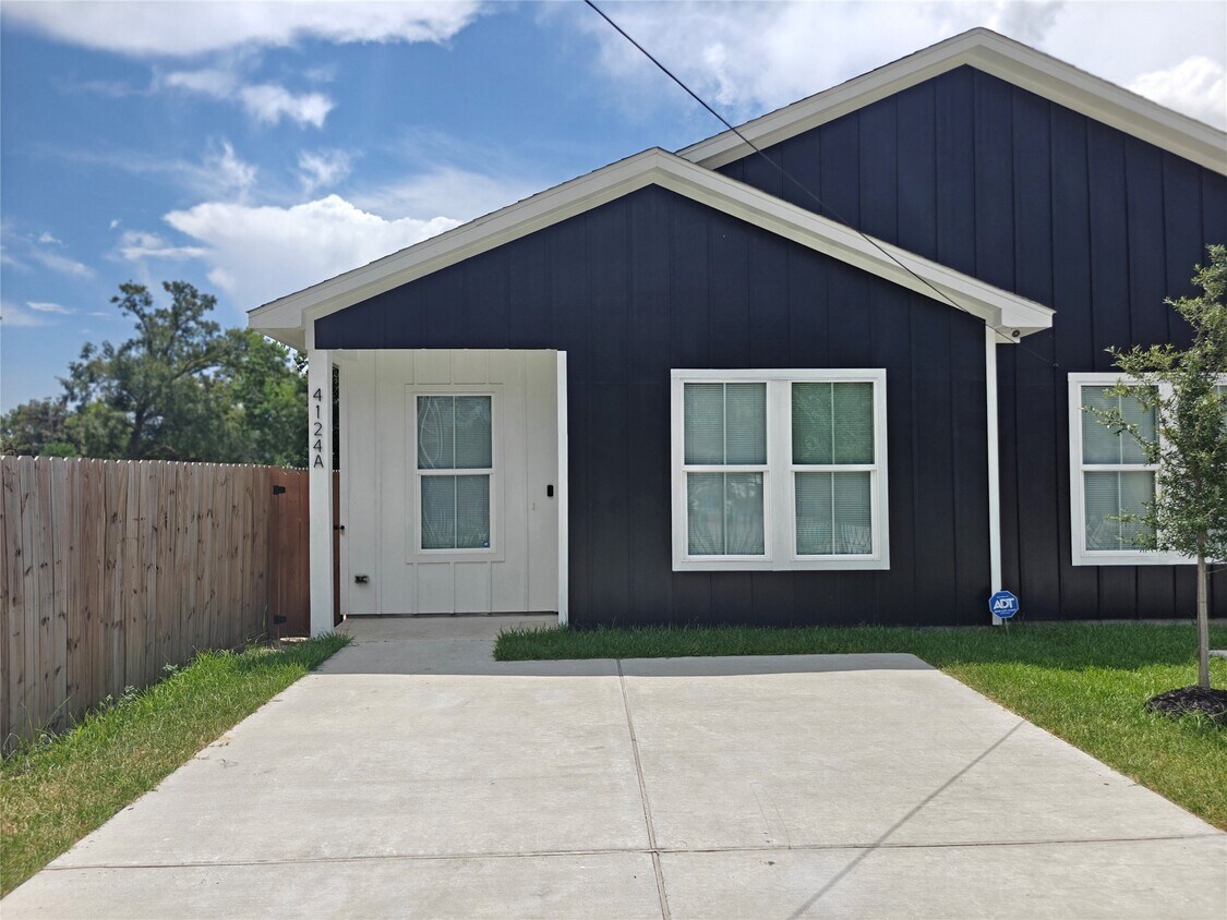 Foto principal - 4124 Vaughn St