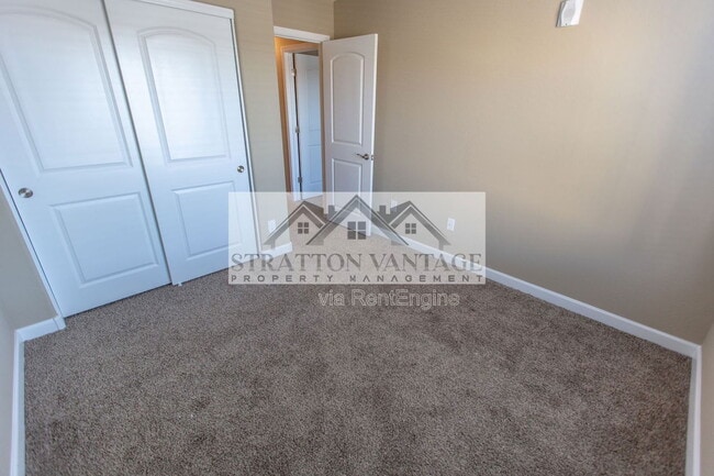 Foto del edificio - 240 W Juniper Ave