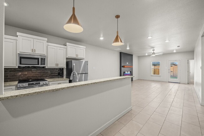 Building Photo - Brand new townhomes in Iron Horse!