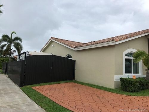 Foto del edificio - 996 SW 143rd Ct