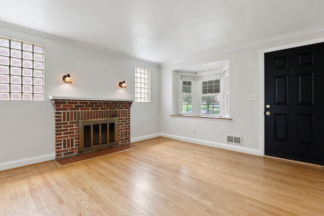 Building Photo - 8335 Wyton Rd