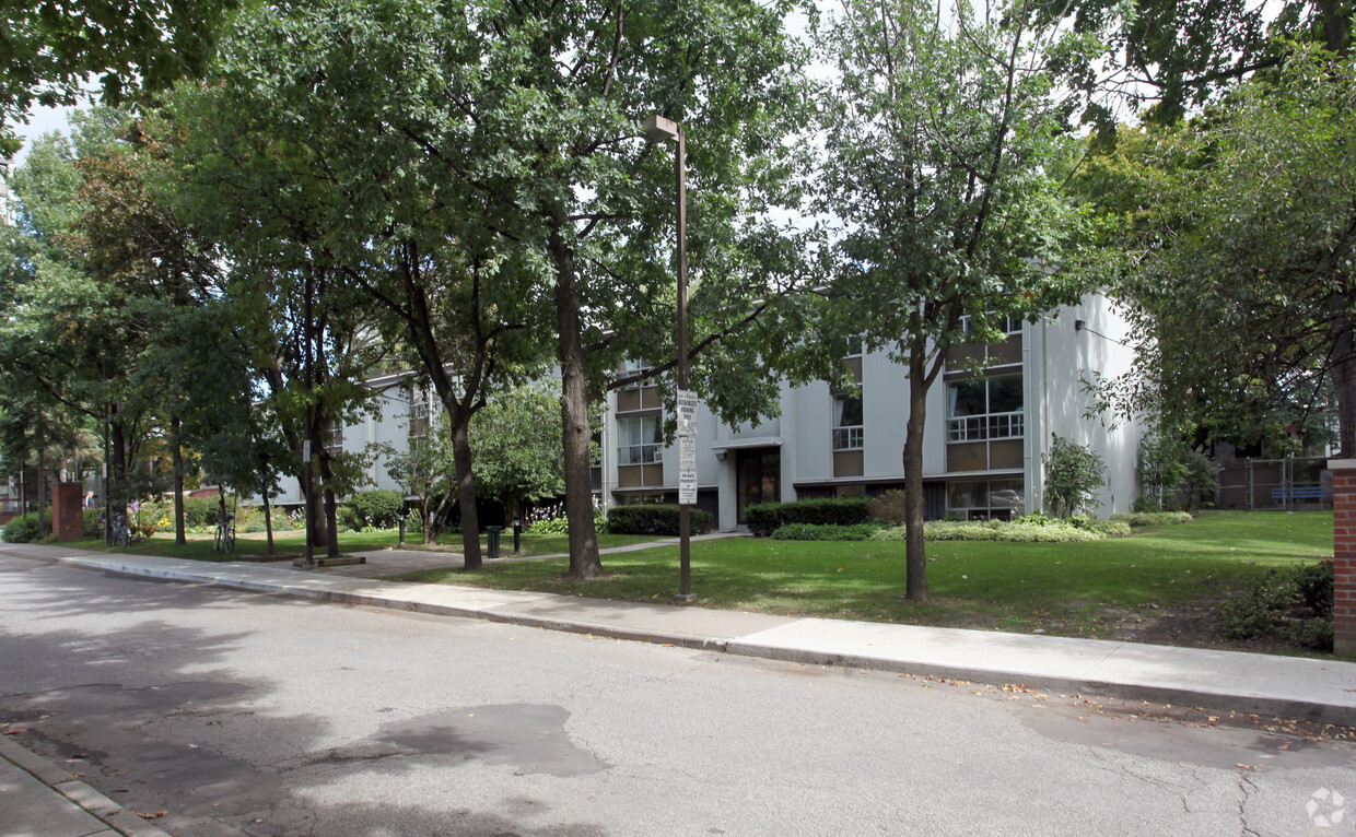 Primary Photo - May Robinson Apartments