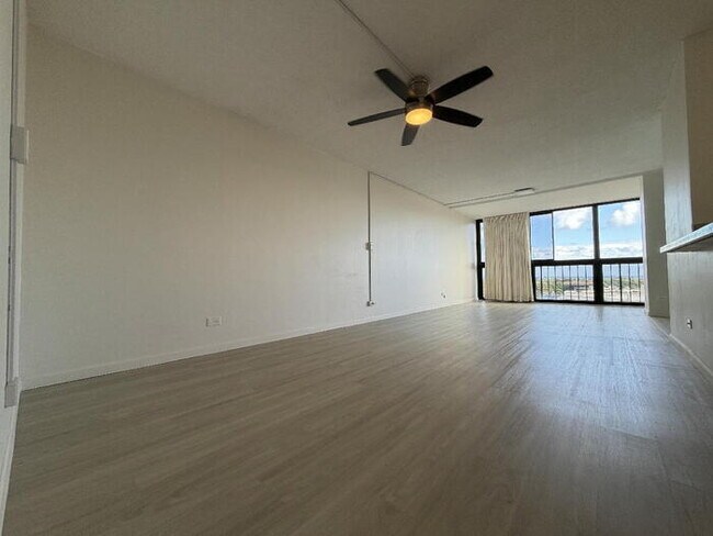 Building Photo - To register for the showing time below, note the 4 digit code: 4293 and click \"APPLY NOW.\"(mobi...