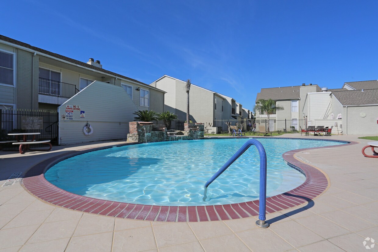 The Falls of Dairy Ashford Apartments Houston, TX