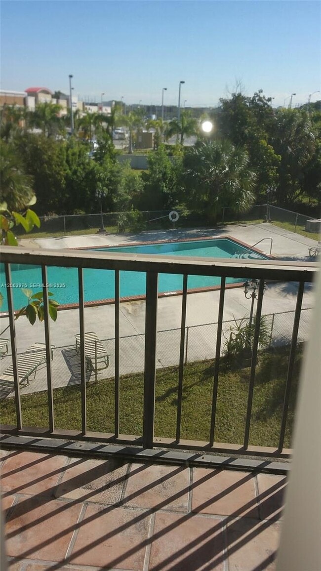 Foto del edificio - 9405 W Flagler St