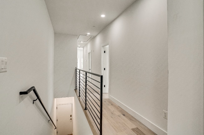 Foto del edificio - 3232 13th St NW