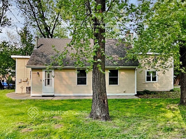 Building Photo - 39756 N Circle Ave