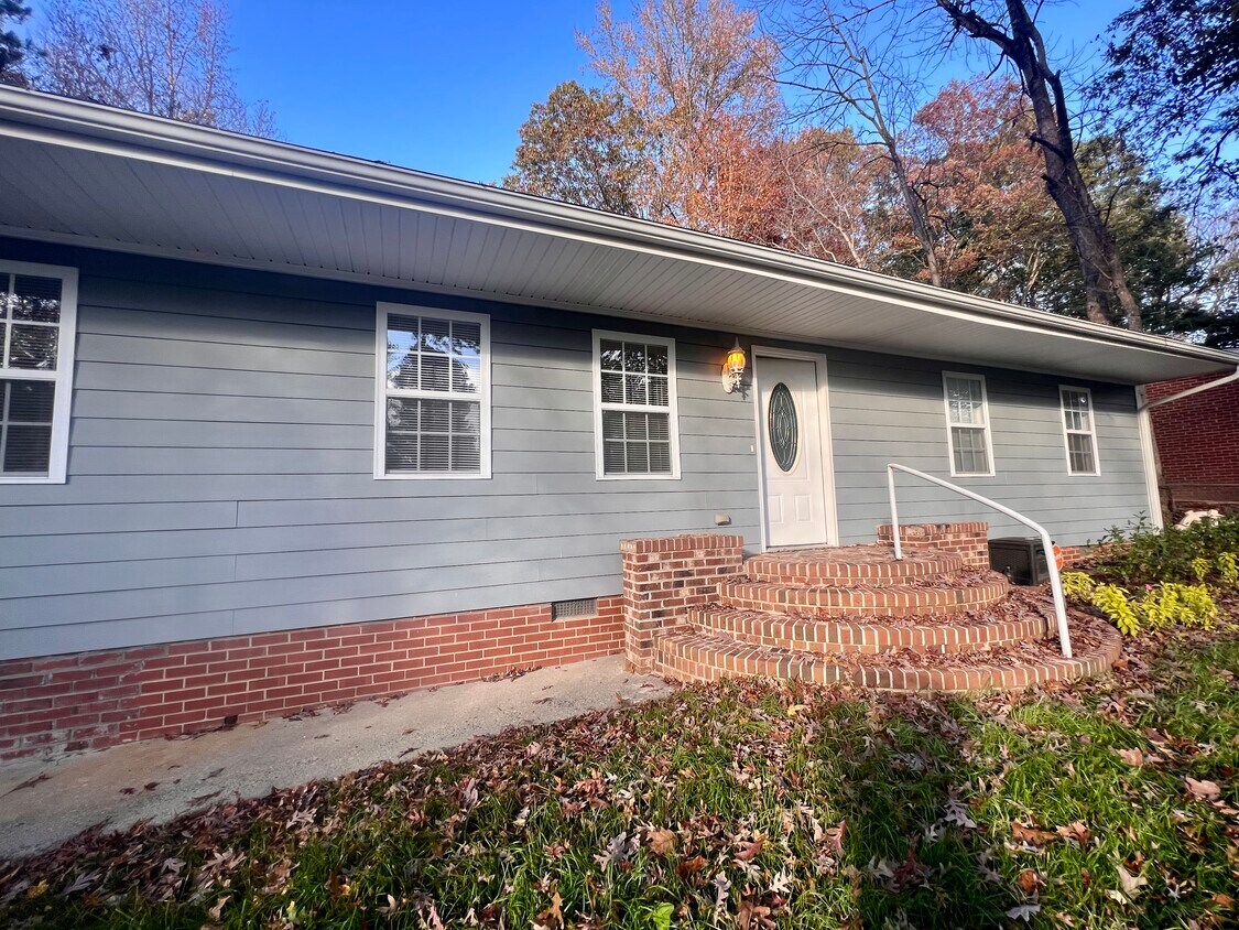 Primary Photo - 709 Springdale Dr