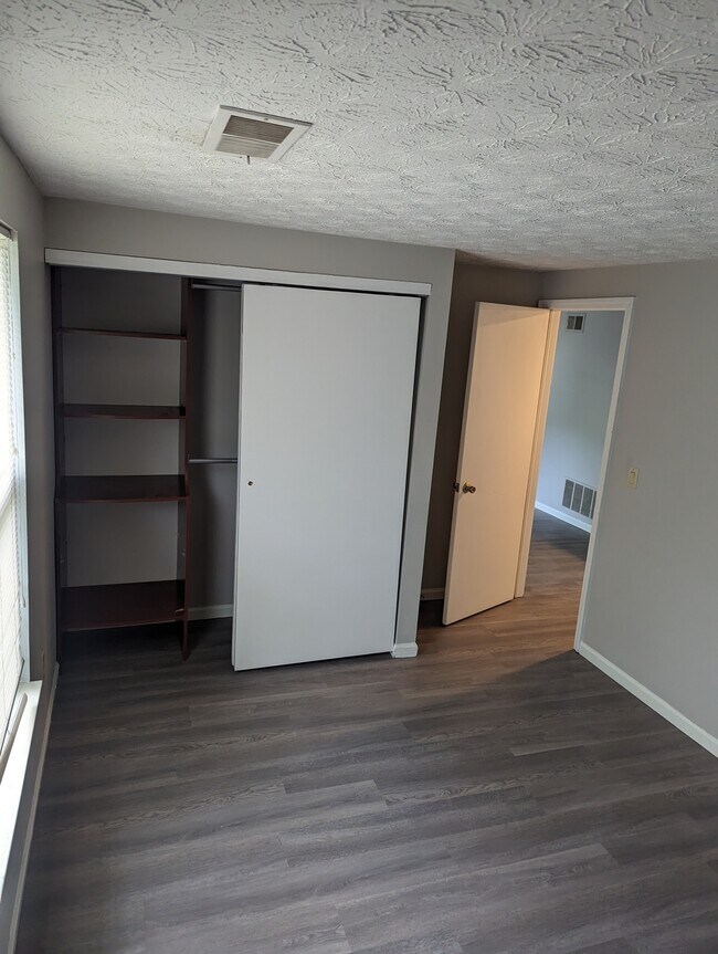 Foto del edificio - 6679 Brock St