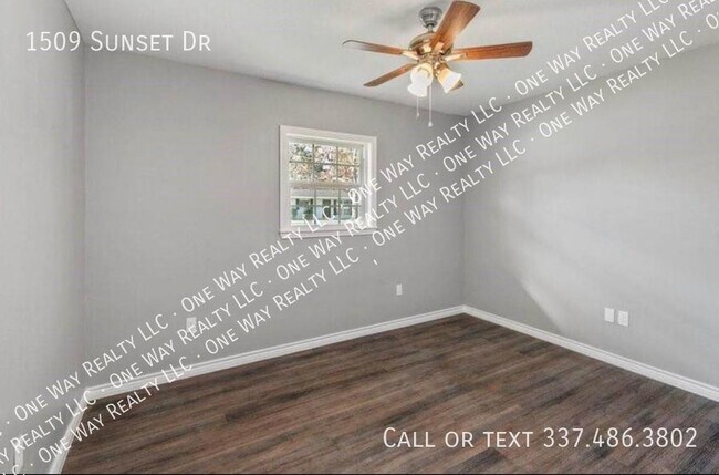 Building Photo - 1/2 Off First Month's Rent!