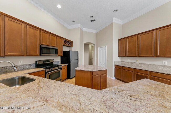 Foto del edificio - 6191 Cherry Lake Dr N