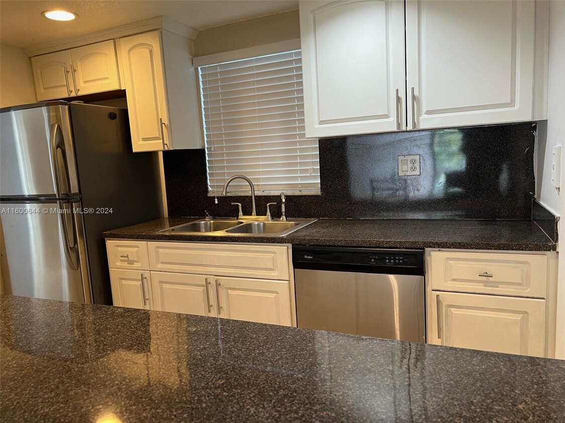 Primary Photo - 1900 N Congress Ave