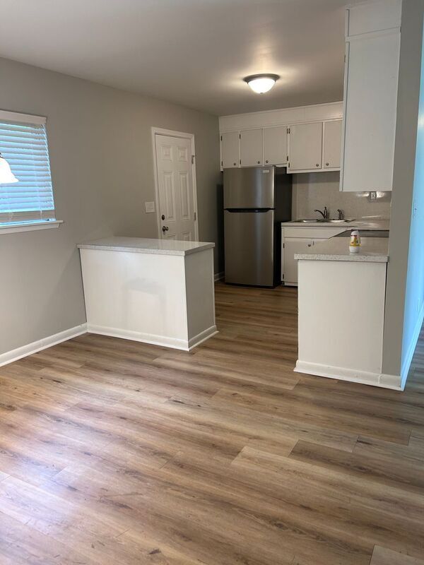 Building Photo - 343 Della Rose Dr