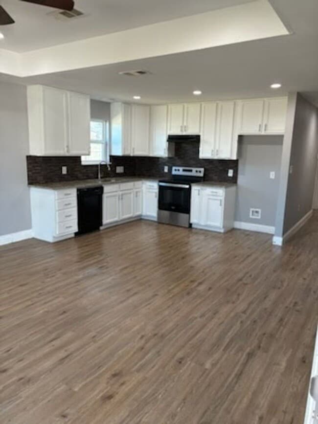 Building Photo - 1707 Clark St