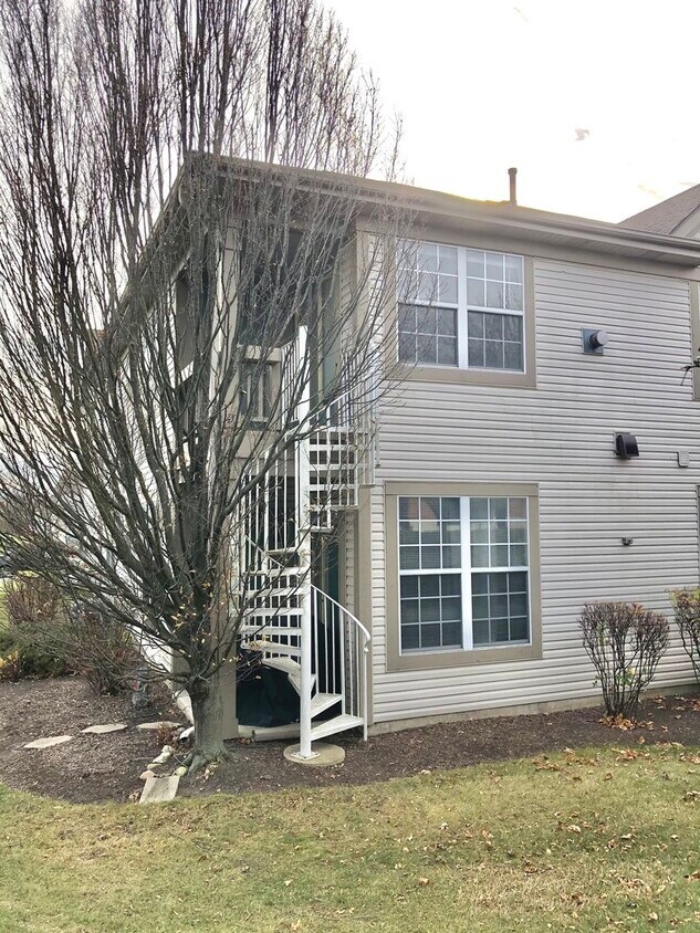 1611 Carlemont Dr Unit D, Crystal Lake, IL 60014 Condo for Rent in