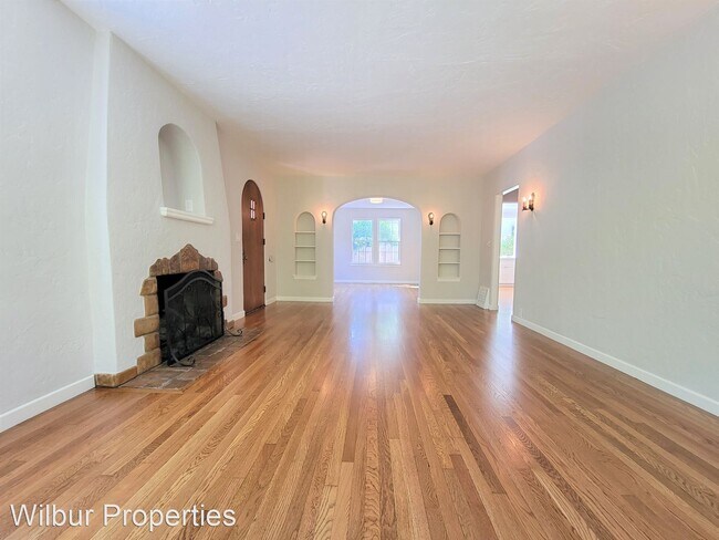 Building Photo - 4 br, 2 bath House - 1646 Portola Avenue