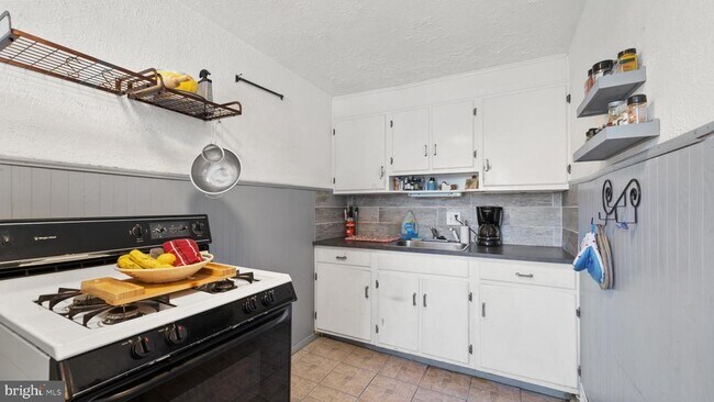 Foto del edificio - 305 N Bishop Ave